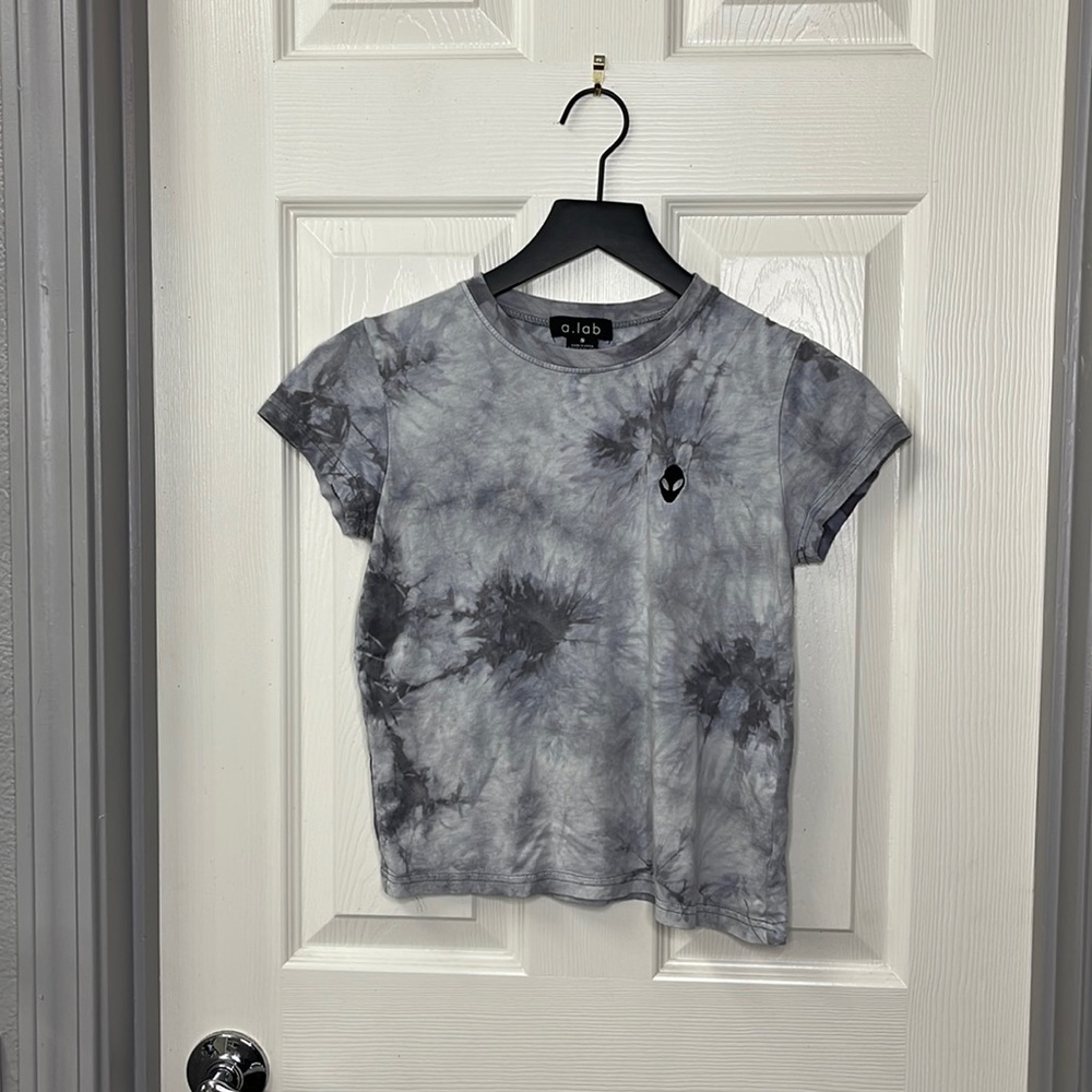 A lab small alien tie dye shirt 👽